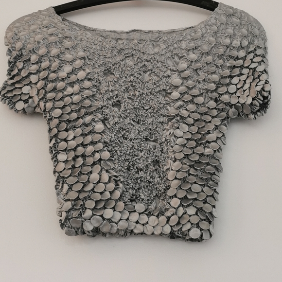 silver sage metal textured scrunchie t-shirt - Picture 2 of 2